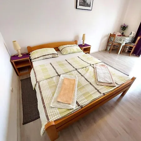Apartment & Gudelj *