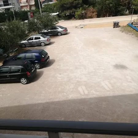 Apartment & Gudelj *